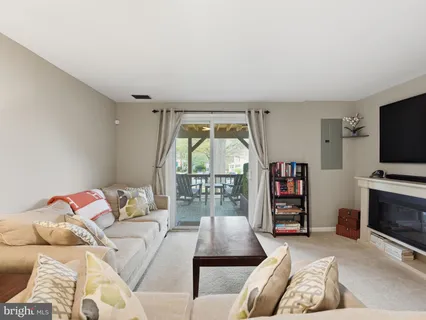 $556,000 | 5903 Sir Cambridge Way, Alexandria, VA 22315