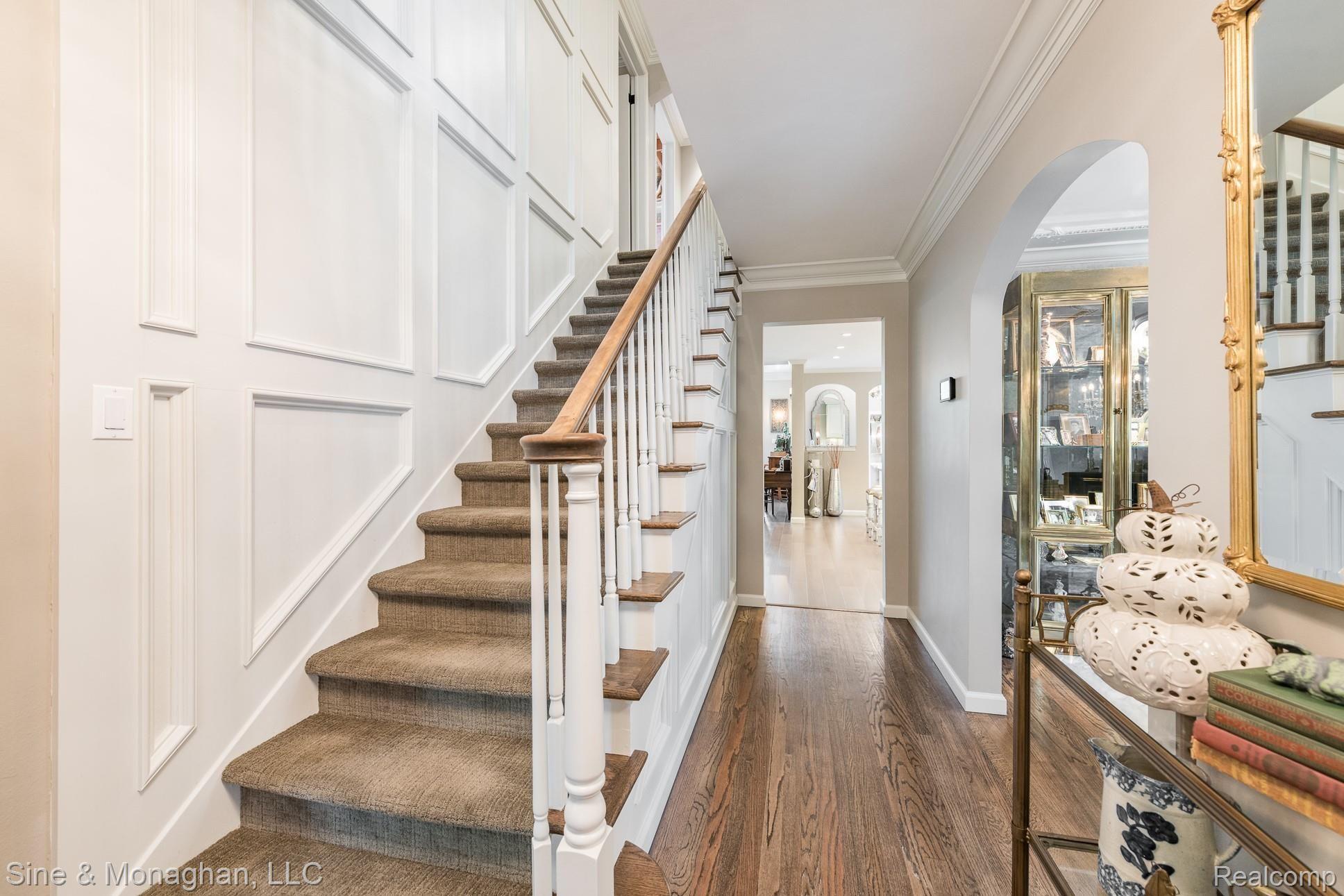 689 Fisher Road Grosse Pointe, MI 48230 - Photo 2 of 58 DSC_1955.jpg