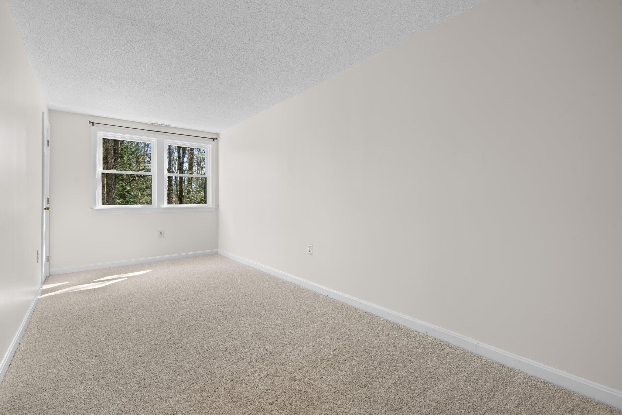 6 Sheldon Road Derry, NH 03038 - Photo 25 of 34