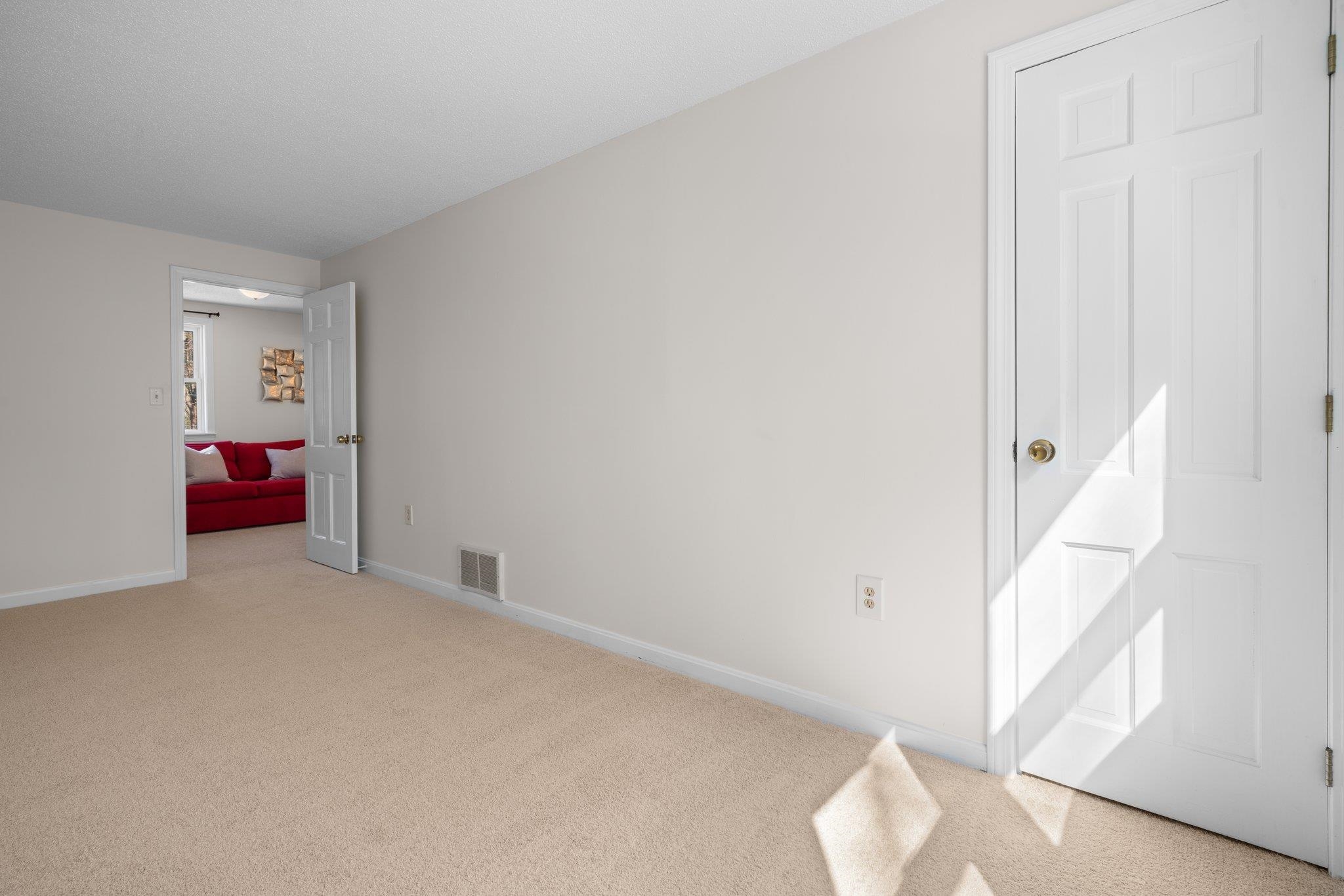 6 Sheldon Road Derry, NH 03038 - Photo 26 of 34
