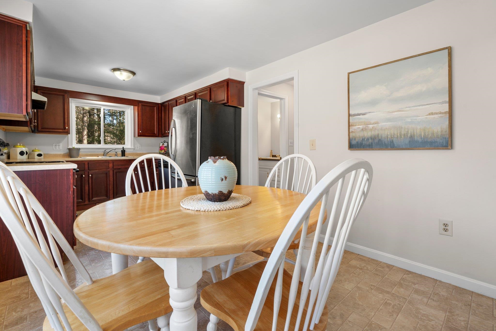 6 Sheldon Road Derry, NH 03038 - Photo 8 of 34