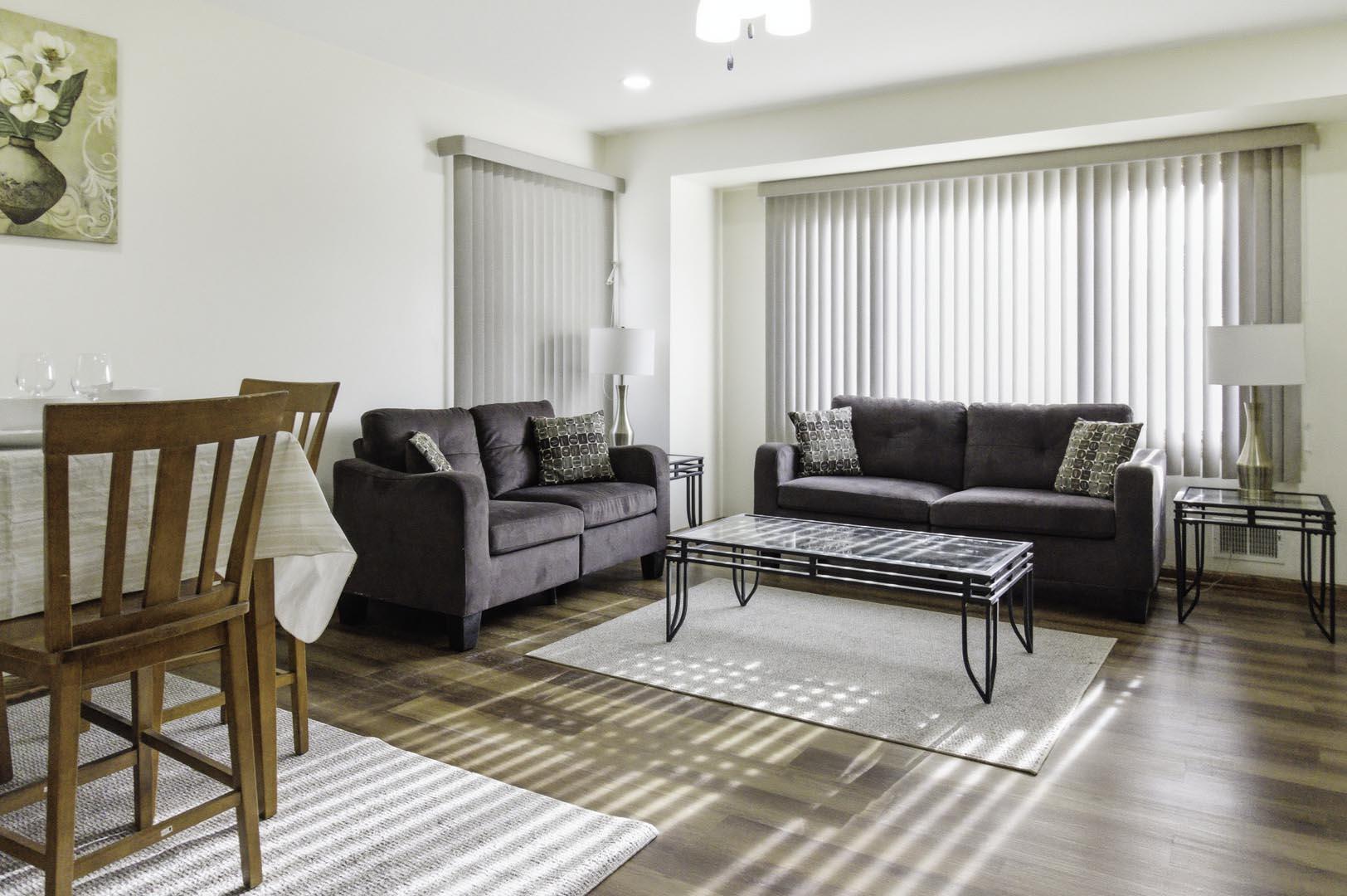 3822 West Rochelle Avenue Milwaukee, WI 53209 - Photo 5 of 24 living room