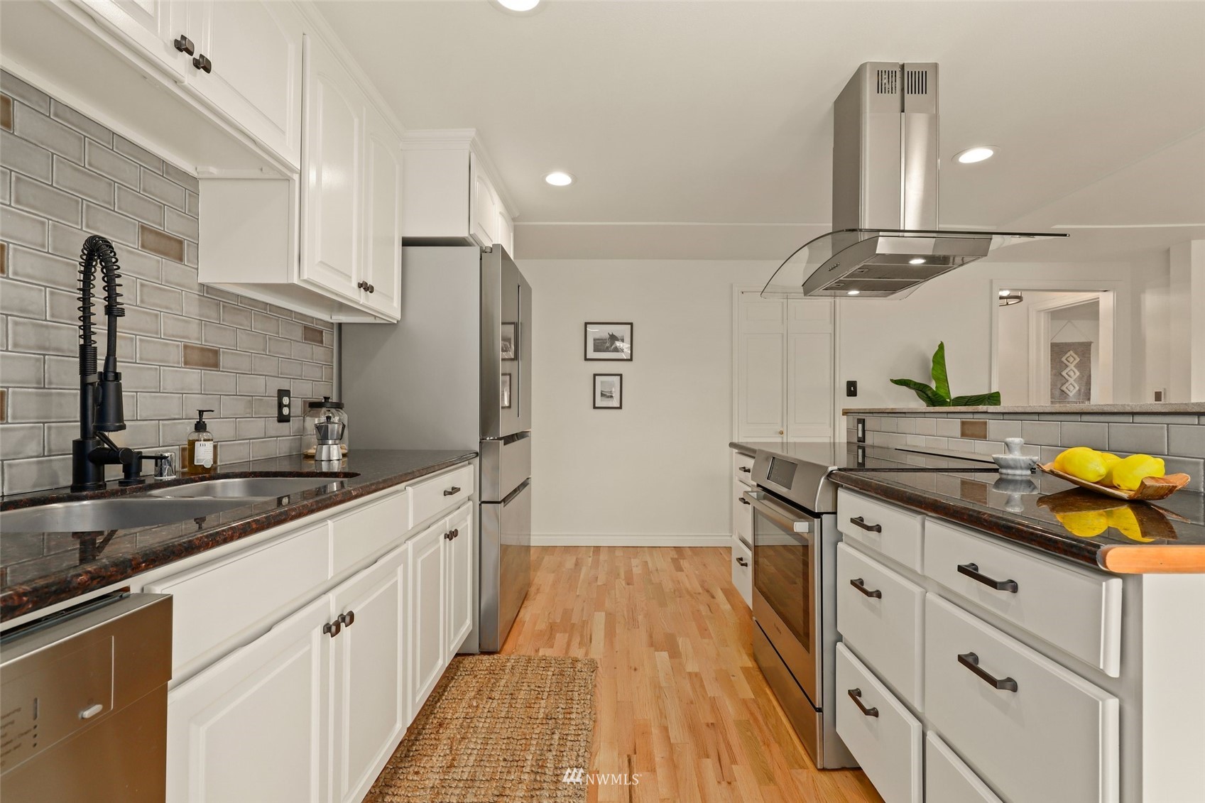 8817 37th Avenue Southwest Seattle, WA 98126 - Photo 12 of 40