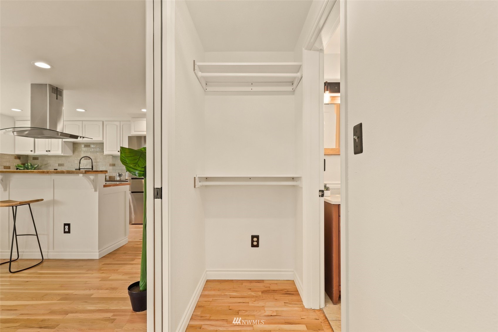 8817 37th Avenue Southwest Seattle, WA 98126 - Photo 17 of 40