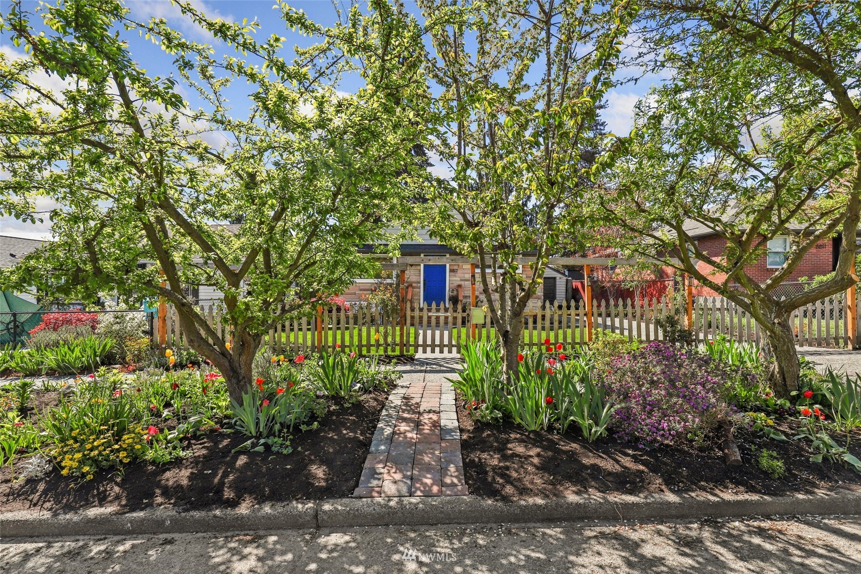8817 37th Avenue Southwest Seattle, WA 98126 - Photo 2 of 40