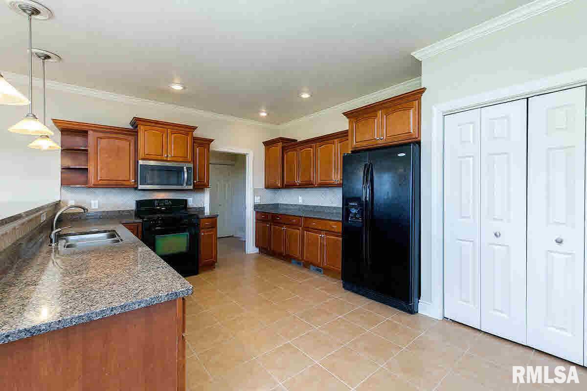 5304 Judge Road Bettendorf, IA 52722 - Photo 13 of 24 Gallery Image 13