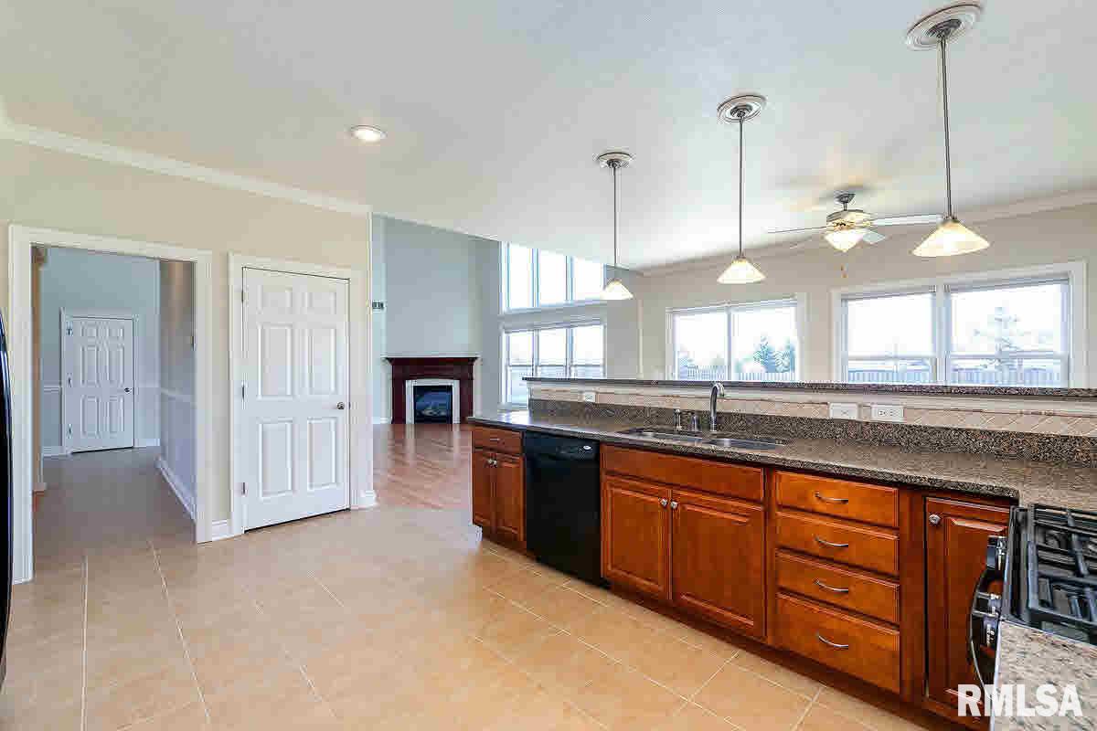 5304 Judge Road Bettendorf, IA 52722 - Photo 15 of 24 Gallery Image 15