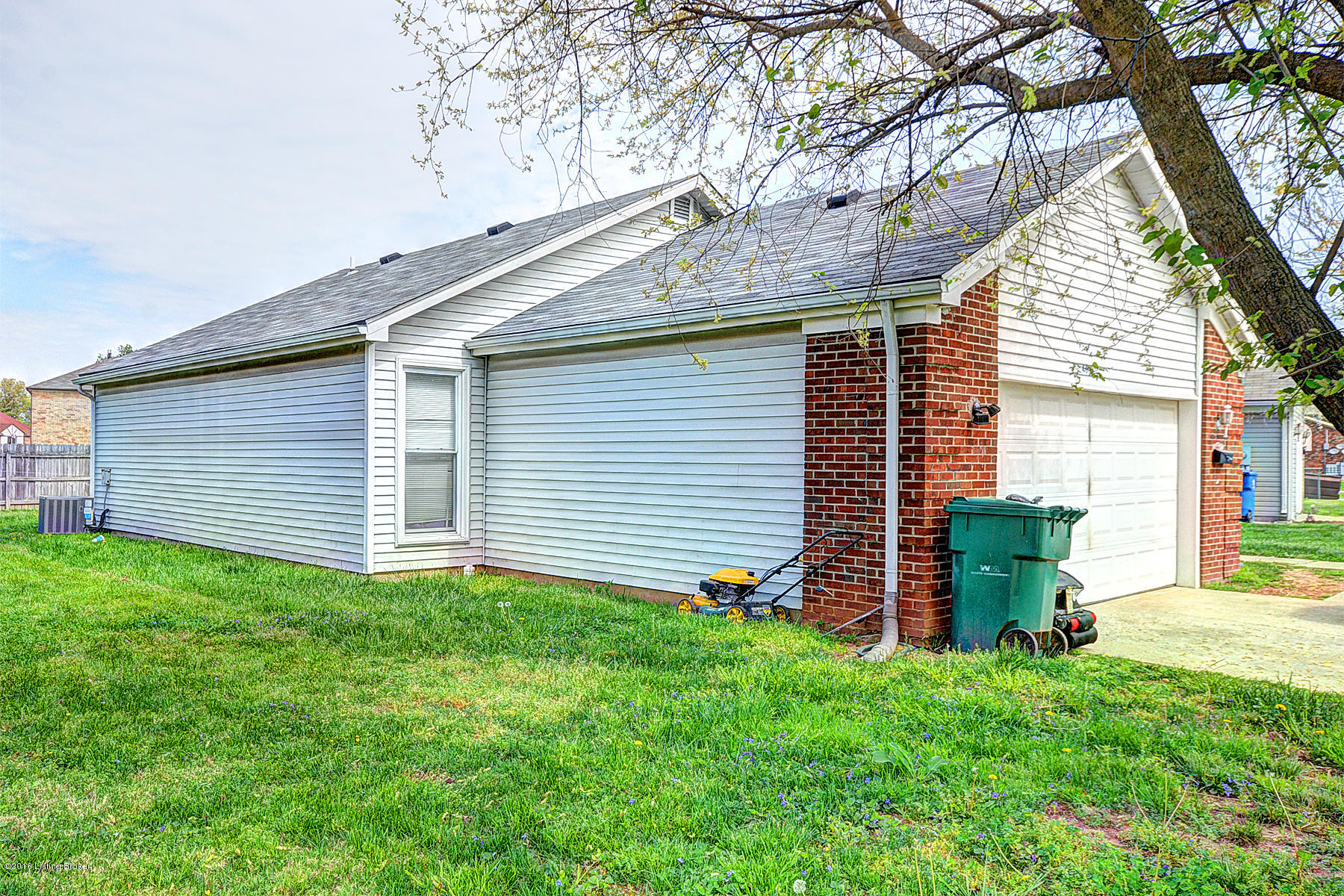 4606 Beechbrook Road Louisville, KY 40218 - Photo 13 of 17 Beechbrook-4606-exterior-3