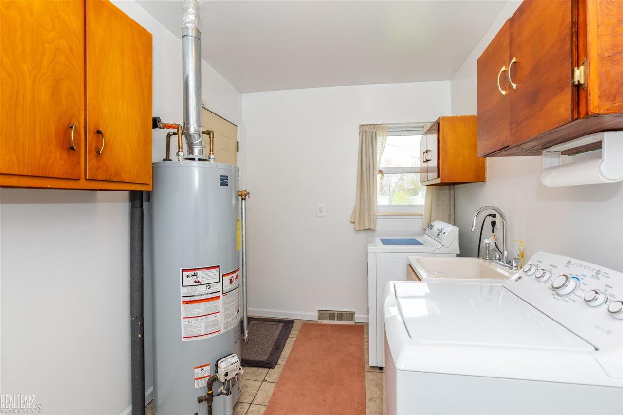 1936 Gilsam Street Rochester, MI 48309 - Photo 20 of 25 50009851-19.JPG