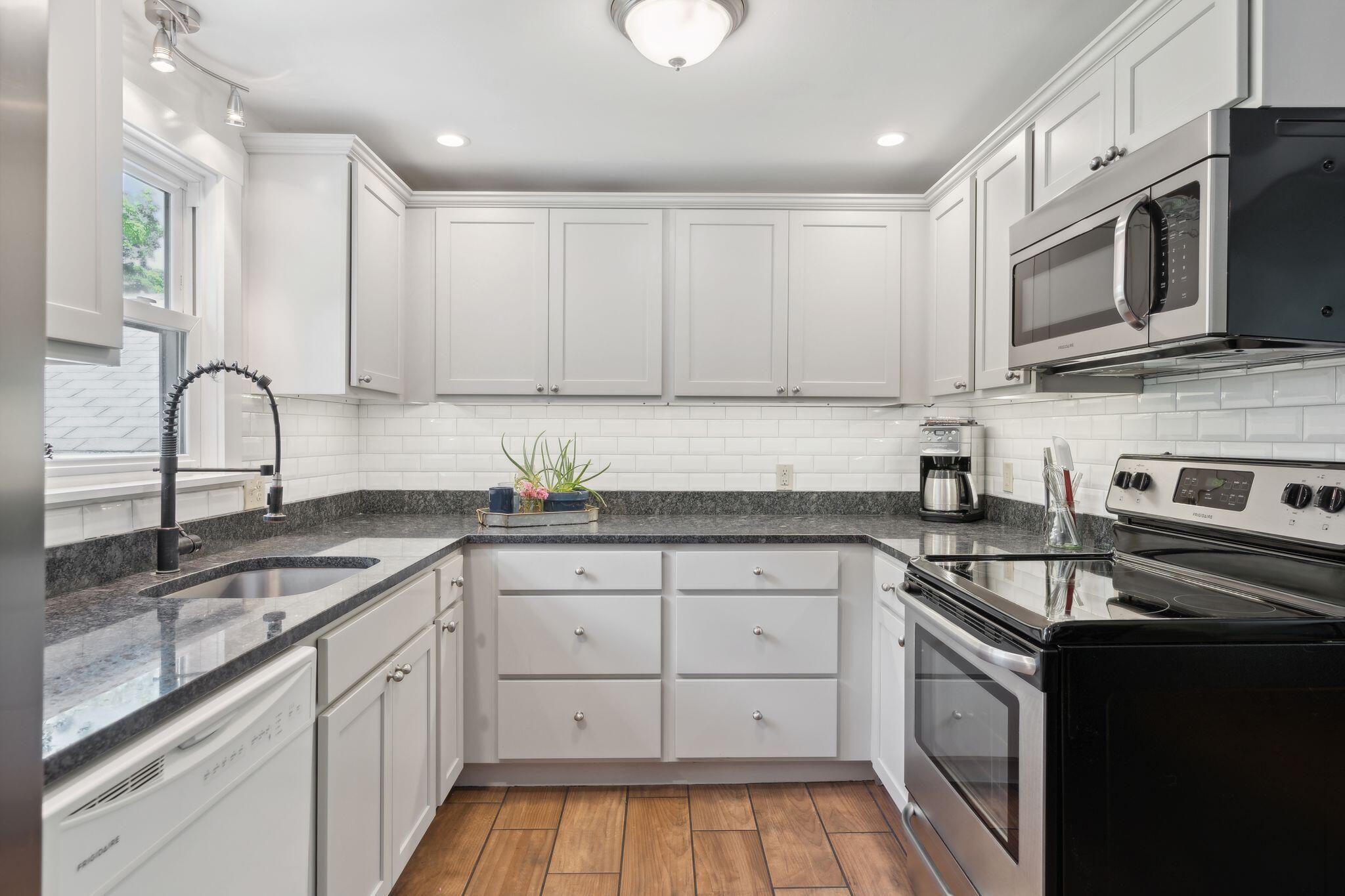 278 Rogers Road Yarmouth, ME 04096 - Photo 12 of 44 48_DSC02945