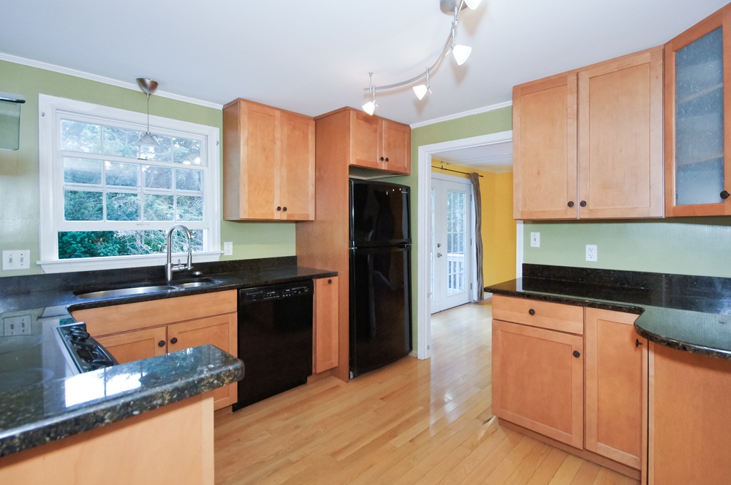 107 Blossomcrest Road Lexington, MA 02421 - Photo 4 of 10 Gallery Image 4
