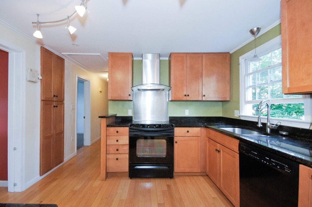 107 Blossomcrest Road Lexington, MA 02421 - Photo 5 of 10 Gallery Image 5