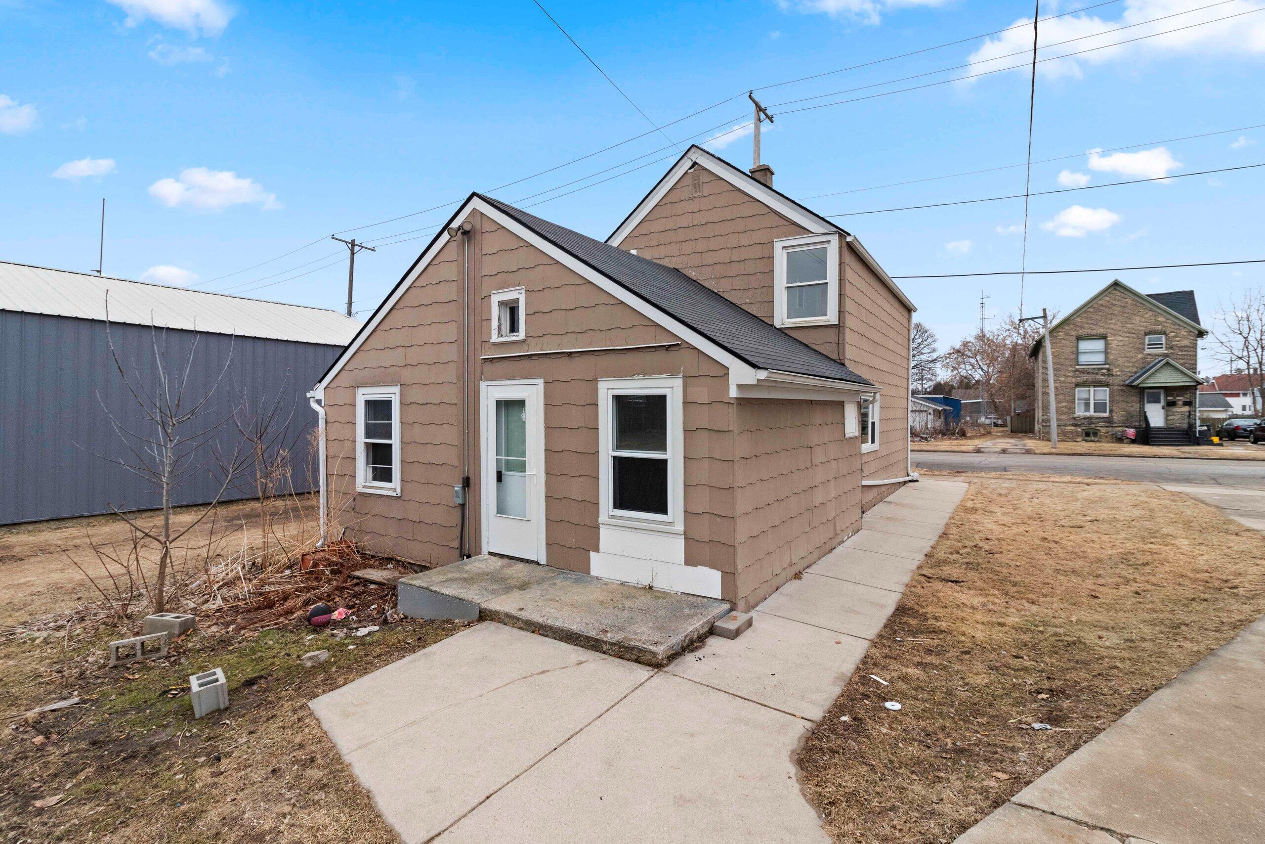 1010 Hamilton Street Manitowoc, WI 54220 - Photo 38 of 39 IMG_2204.JPG-SMALL