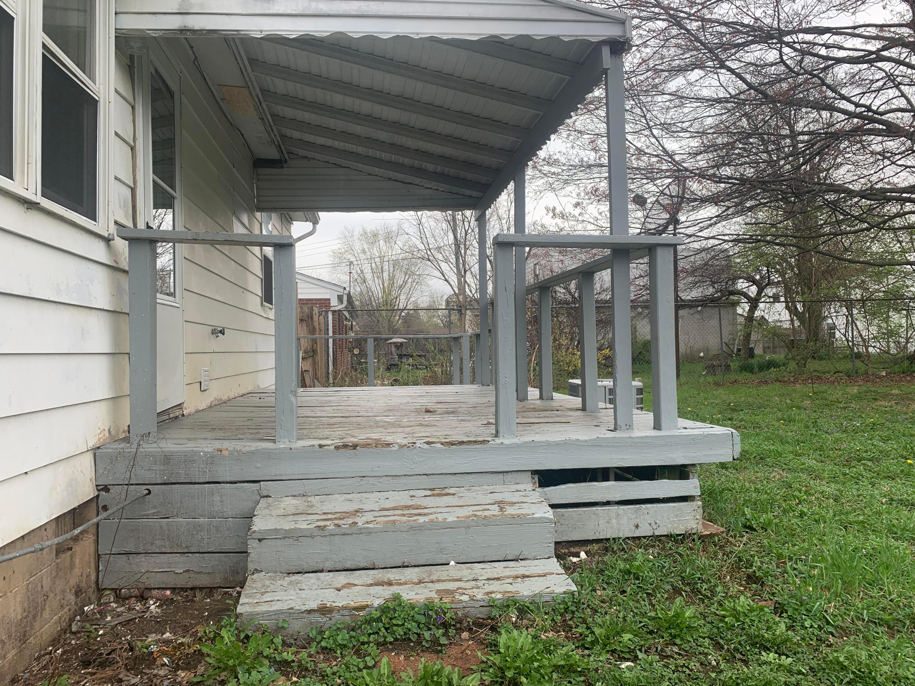 3364 Arnsby Road Columbus, OH 43232 - Photo 20 of 23 COVERED BACK PORCH/DECK