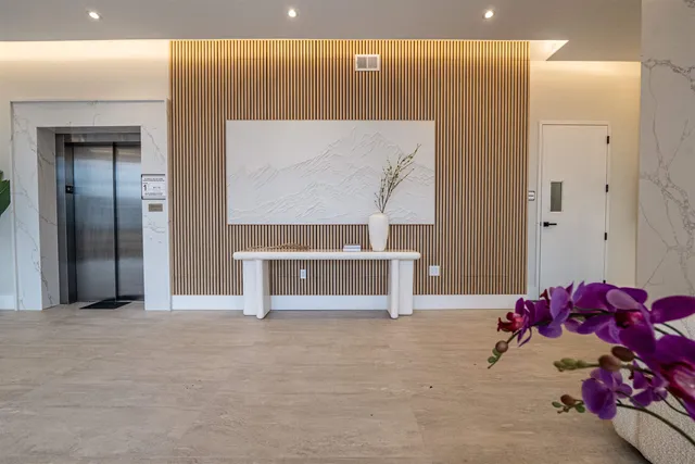 a view of livingroom with furniture