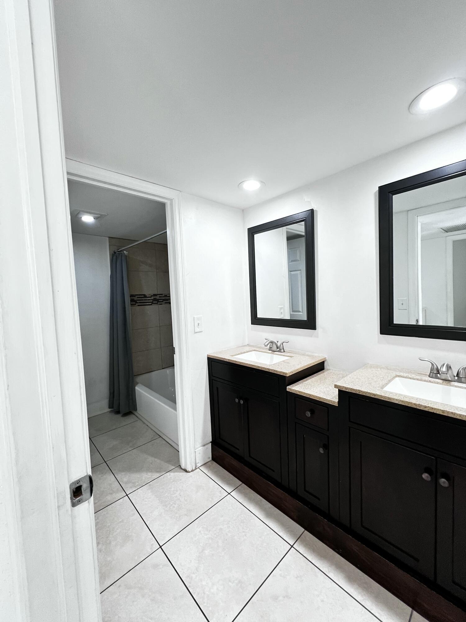 295 Woodland Road Palm Springs, FL 33461 - Photo 9 of 21 1000010493