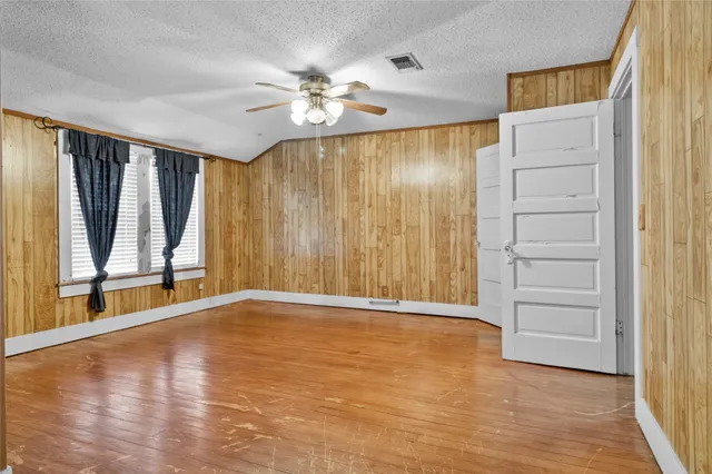 $204,900 | 202 Robinson Street, Edna, TX 77957