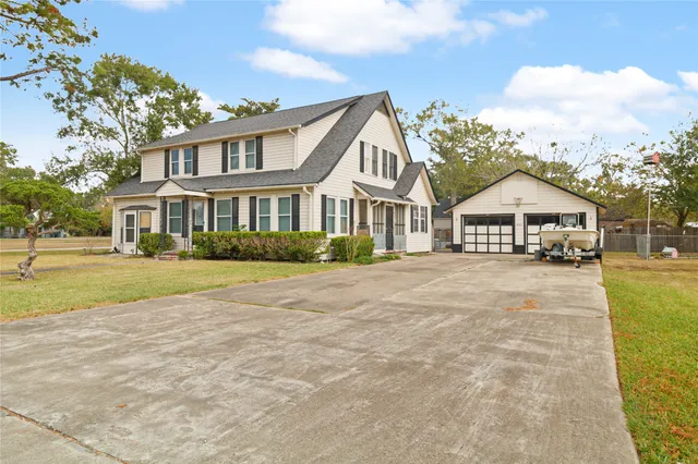 $204,900 | 202 Robinson Street, Edna, TX 77957