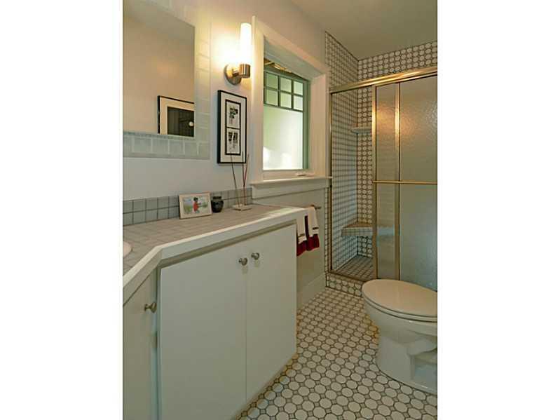 792 Shore Road Northport, ME 04849 - Photo 15 of 21 Bathroom. Guest Bedroom bath (middle...