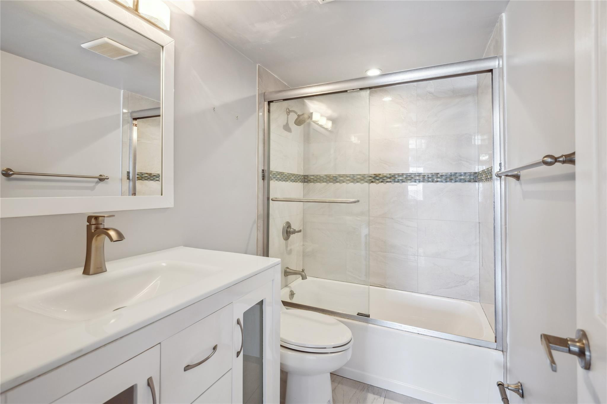 320 South Surf Road, Unit 501 Hollywood, FL 33019 - Photo 9 of 15 Photo 9