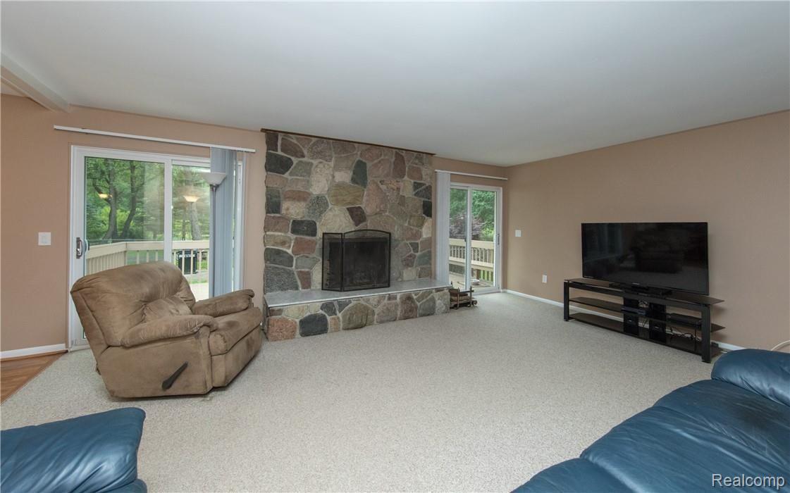 6805 Oakhill Road Clarkston, MI 48348 - Photo 13 of 75 FamilyRoom1.jpg