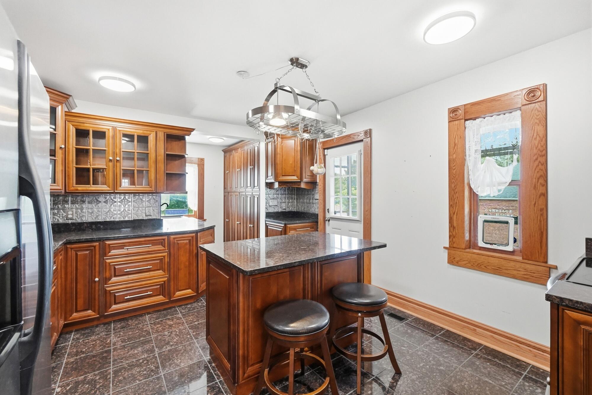 649 East High Street Springfield, OH 45505 - Photo 28 of 79 027