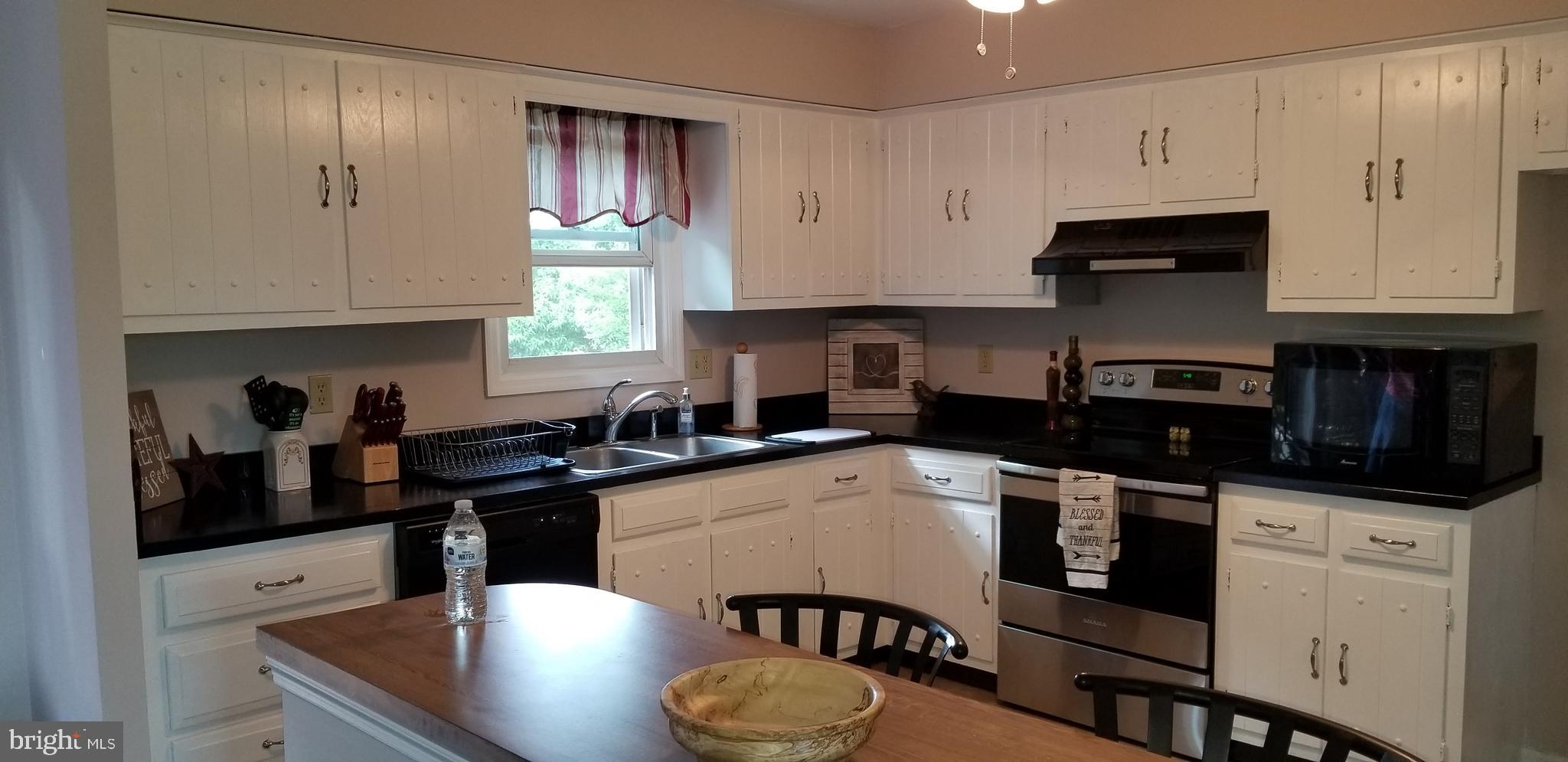 913 Rabbit Hill Road Lititz, PA 17543 - Photo 6 of 15 KItchen