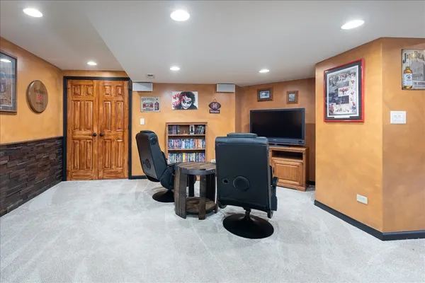 $1,015,000 | 1576 Pine Lake Drive, Naperville, IL 60564