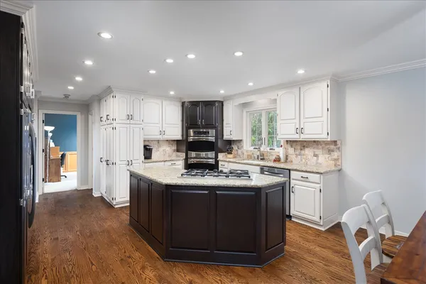 $1,015,000 | 1576 Pine Lake Drive, Naperville, IL 60564