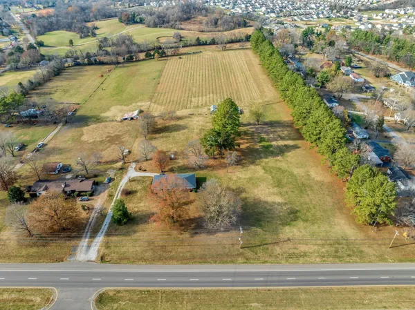 $1,175,000 | 2345 Nashville Highway, Columbia, TN 38401