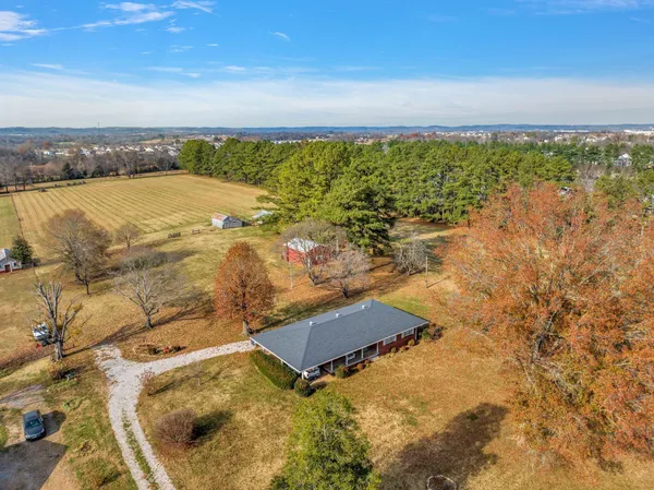 $1,175,000 | 2345 Nashville Highway, Columbia, TN 38401