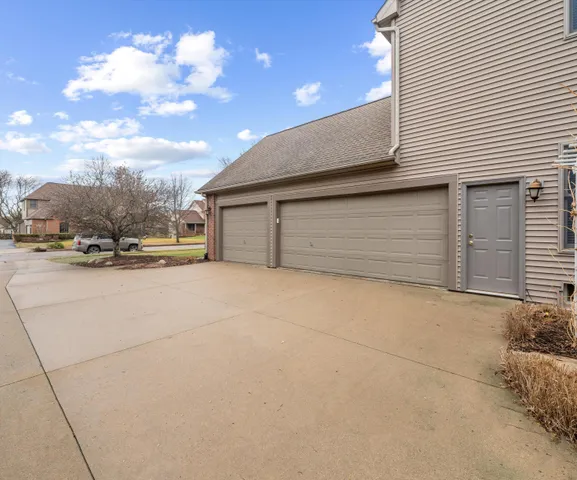 $689,000 | 350 Huntington Drive, Saline, MI 48176