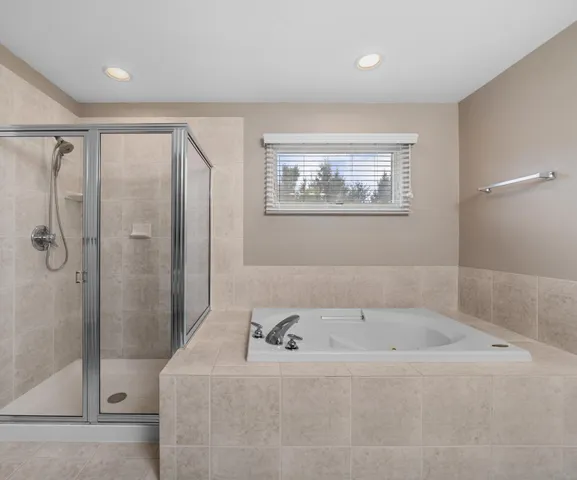 $689,000 | 350 Huntington Drive, Saline, MI 48176