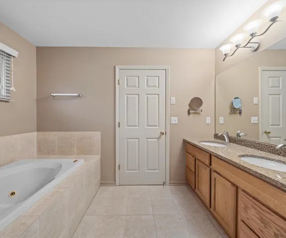 $689,000 | 350 Huntington Drive, Saline, MI 48176