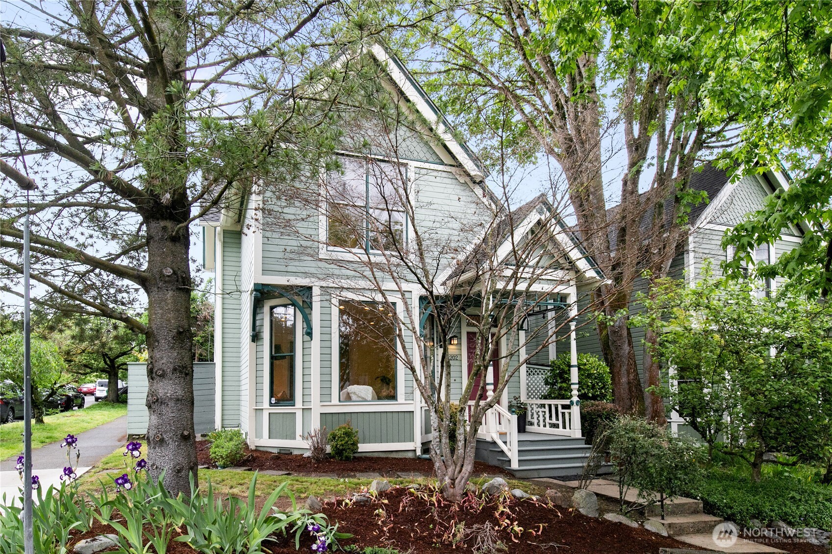 2202 East John Street Seattle, WA 98112 - Photo 32 of 34