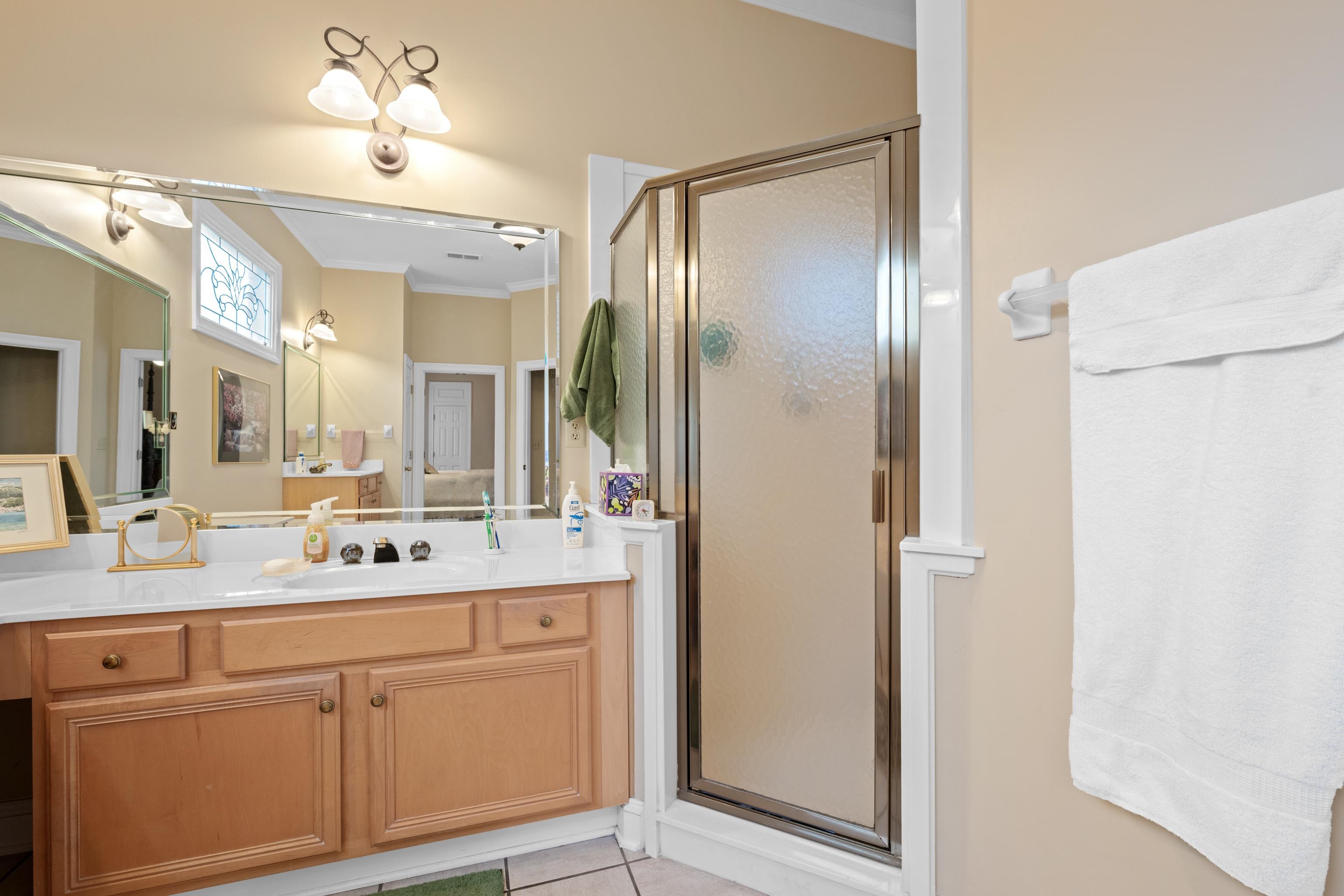 192 North White Station Road Memphis, TN 38117 - Photo 14 of 40 a bathroom with a double vanity sink and a mirror