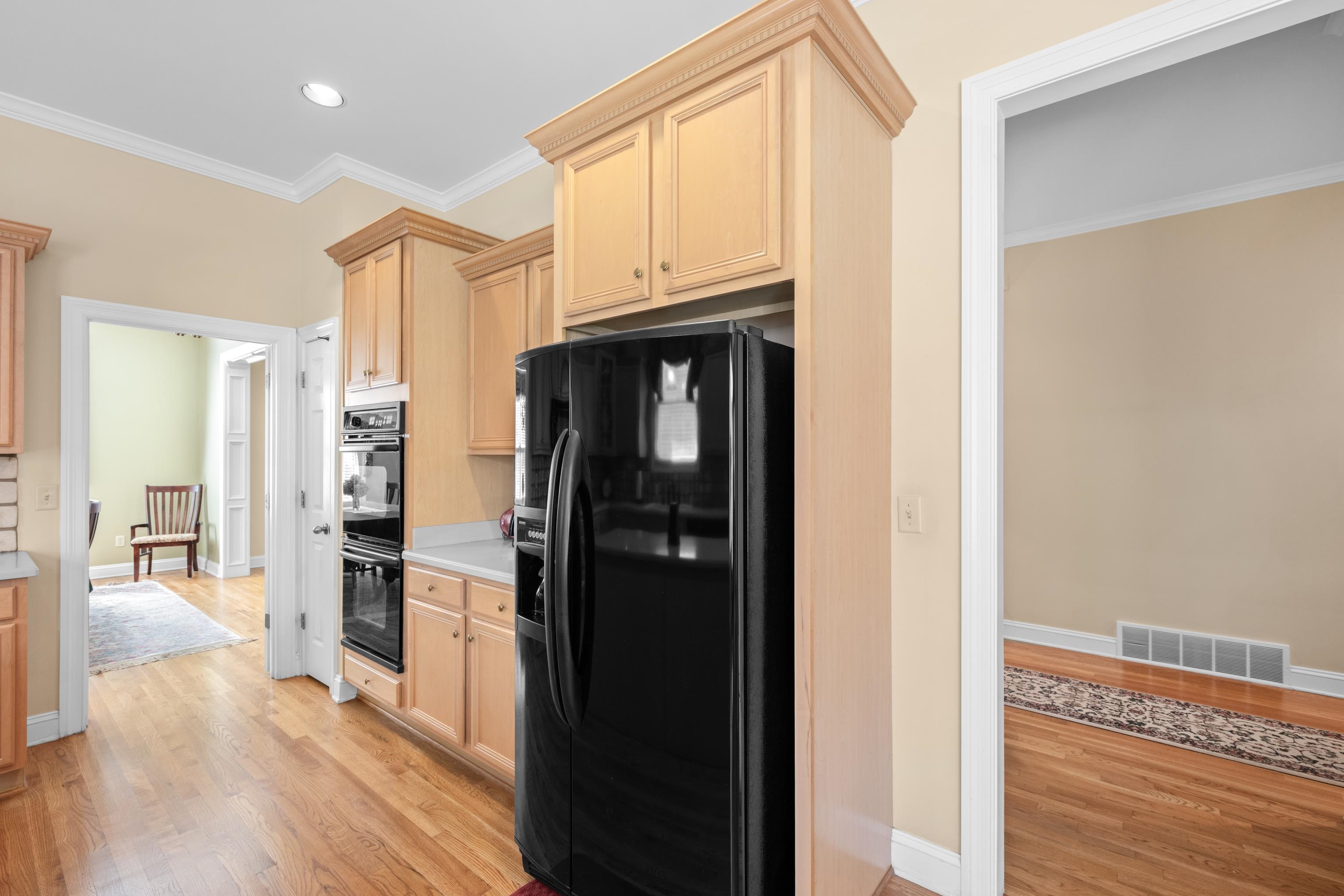 192 North White Station Road Memphis, TN 38117 - Photo 18 of 40 a view of a kitchen from the hallway