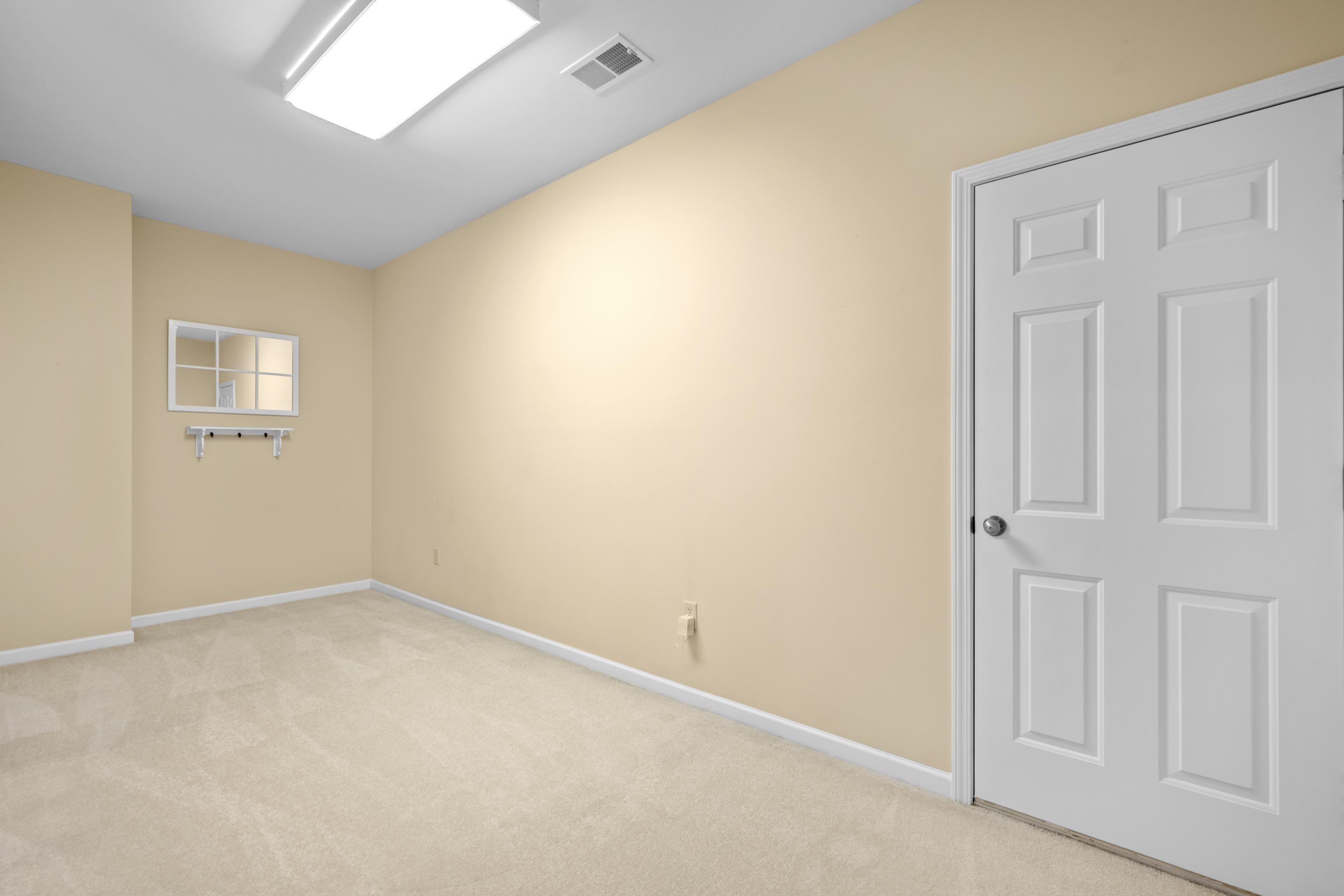 192 North White Station Road Memphis, TN 38117 - Photo 26 of 40 an empty room with windows