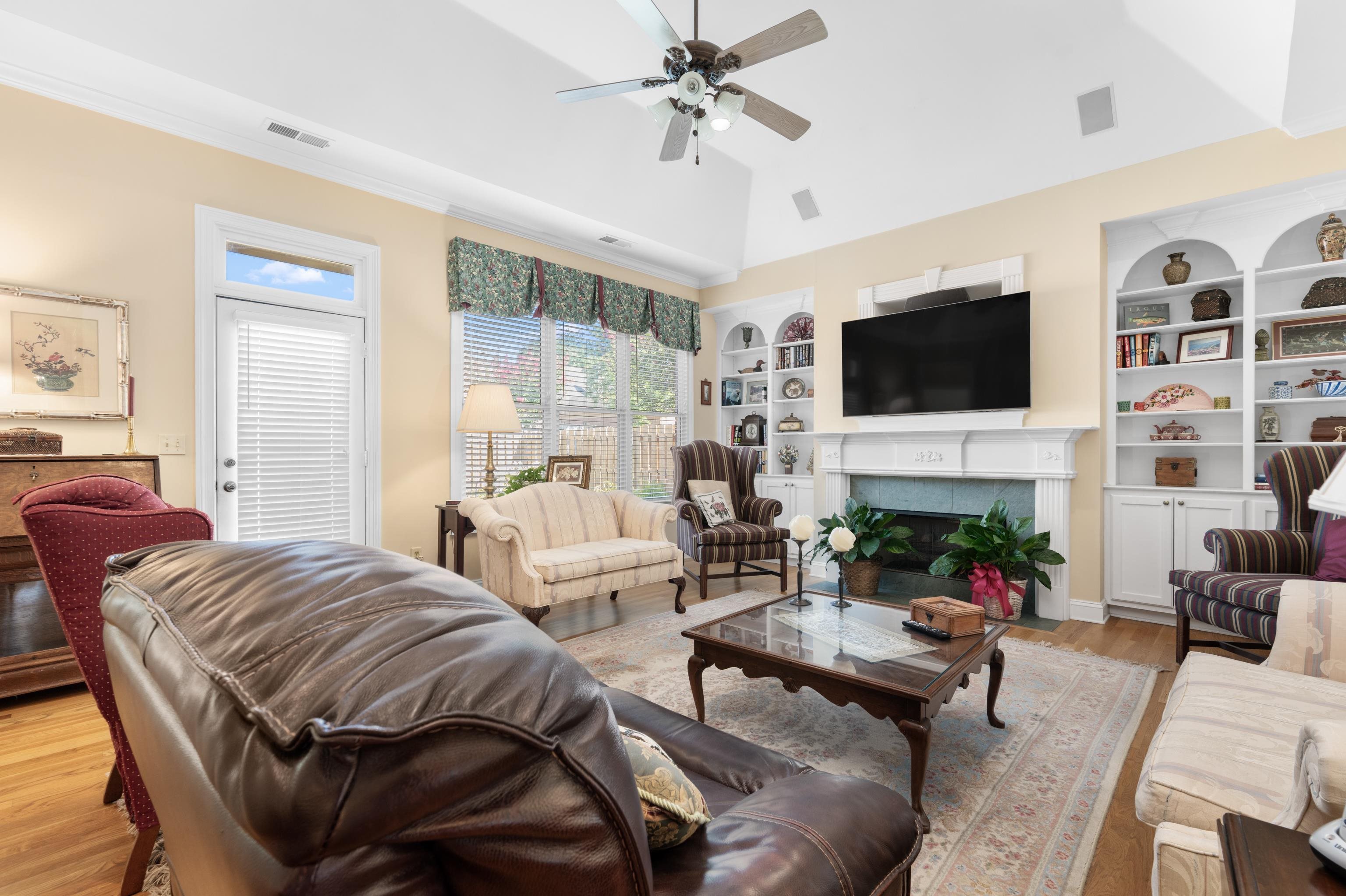 192 North White Station Road Memphis, TN 38117 - Photo 33 of 40 a living room with furniture a fireplace and a flat screen tv