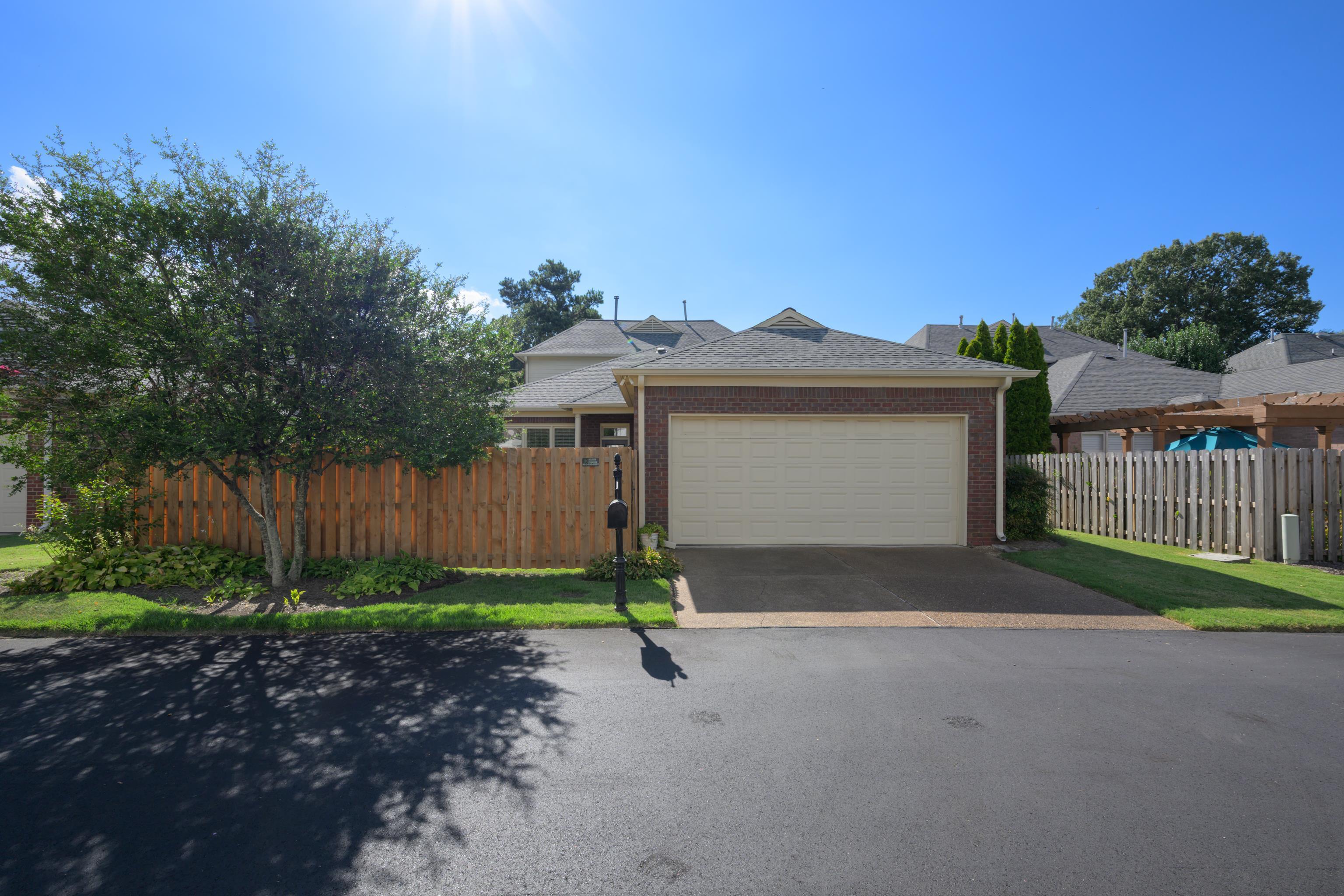 192 North White Station Road Memphis, TN 38117 - Photo 37 of 40 a front view of a house with garden