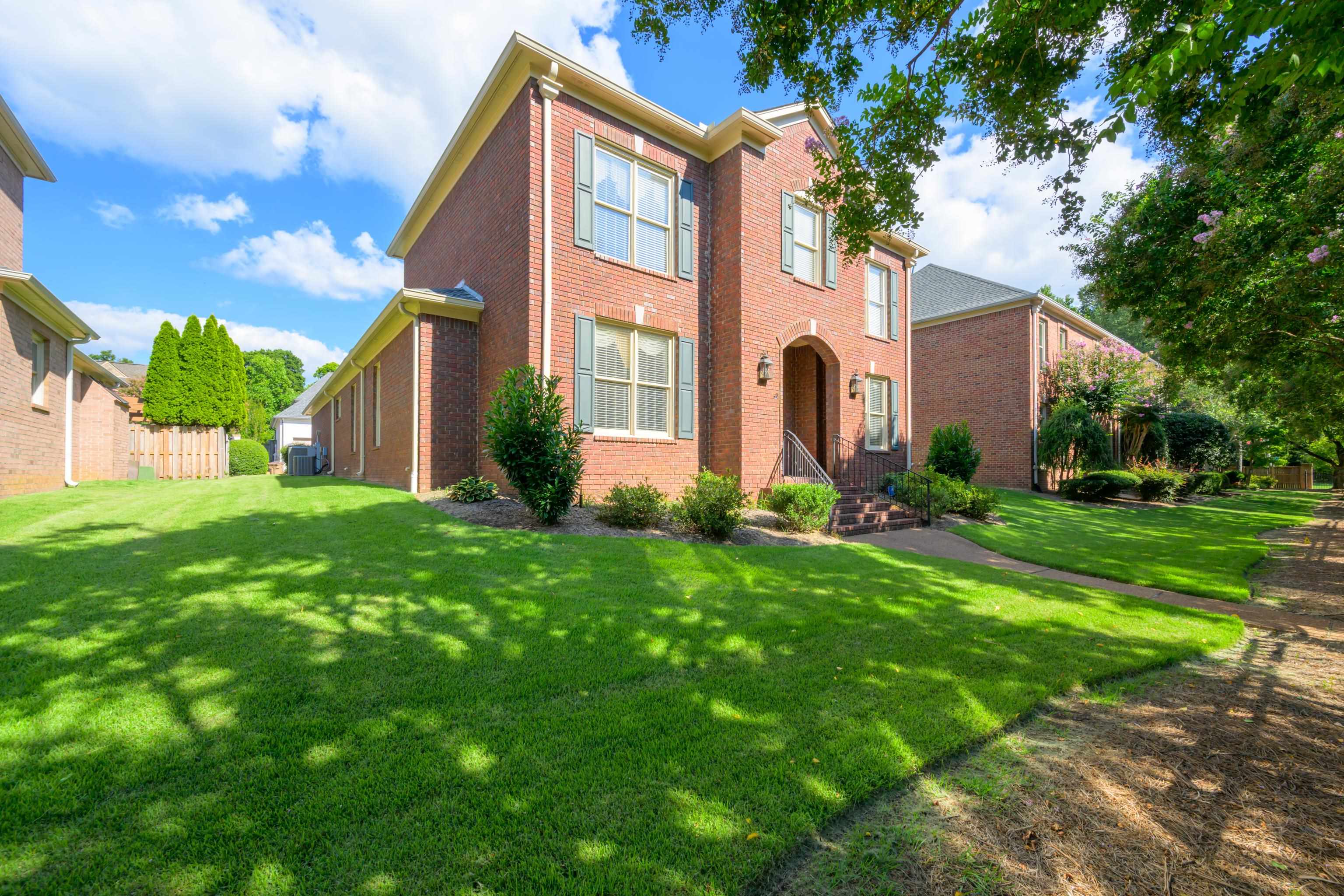 192 North White Station Road Memphis, TN 38117 - Photo 39 of 40 a front view of a house with garden