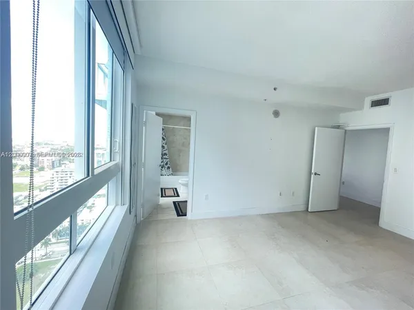 $610,000 | 1900 North Bayshore Drive, Unit 3311, Miami, FL 33132