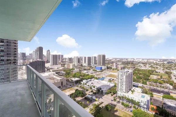 $610,000 | 1900 North Bayshore Drive, Unit 3311, Miami, FL 33132