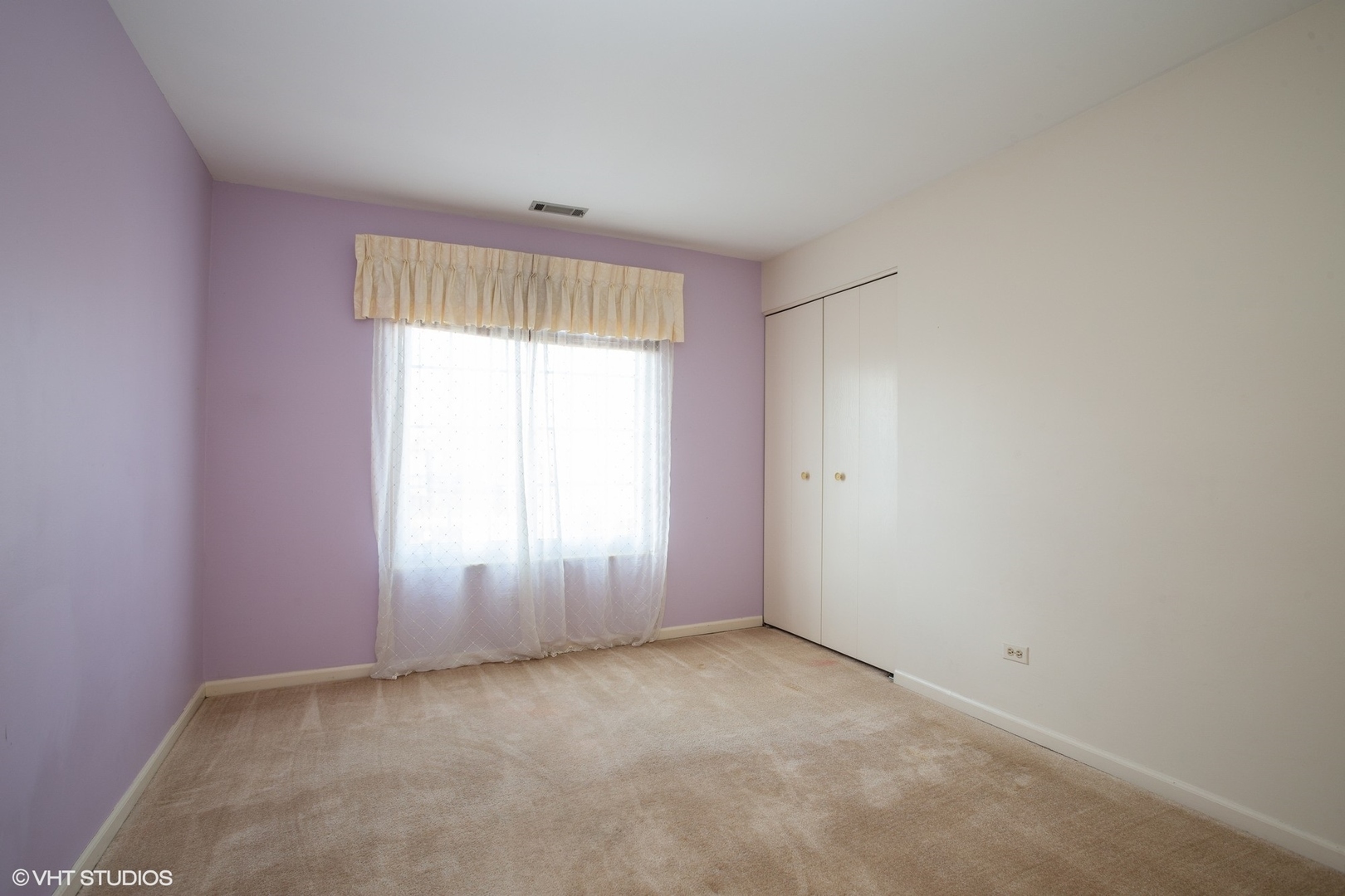 501 Cumberland Trail, Unit D Roselle, IL 60172 - Photo 8 of 10 an empty room with a window