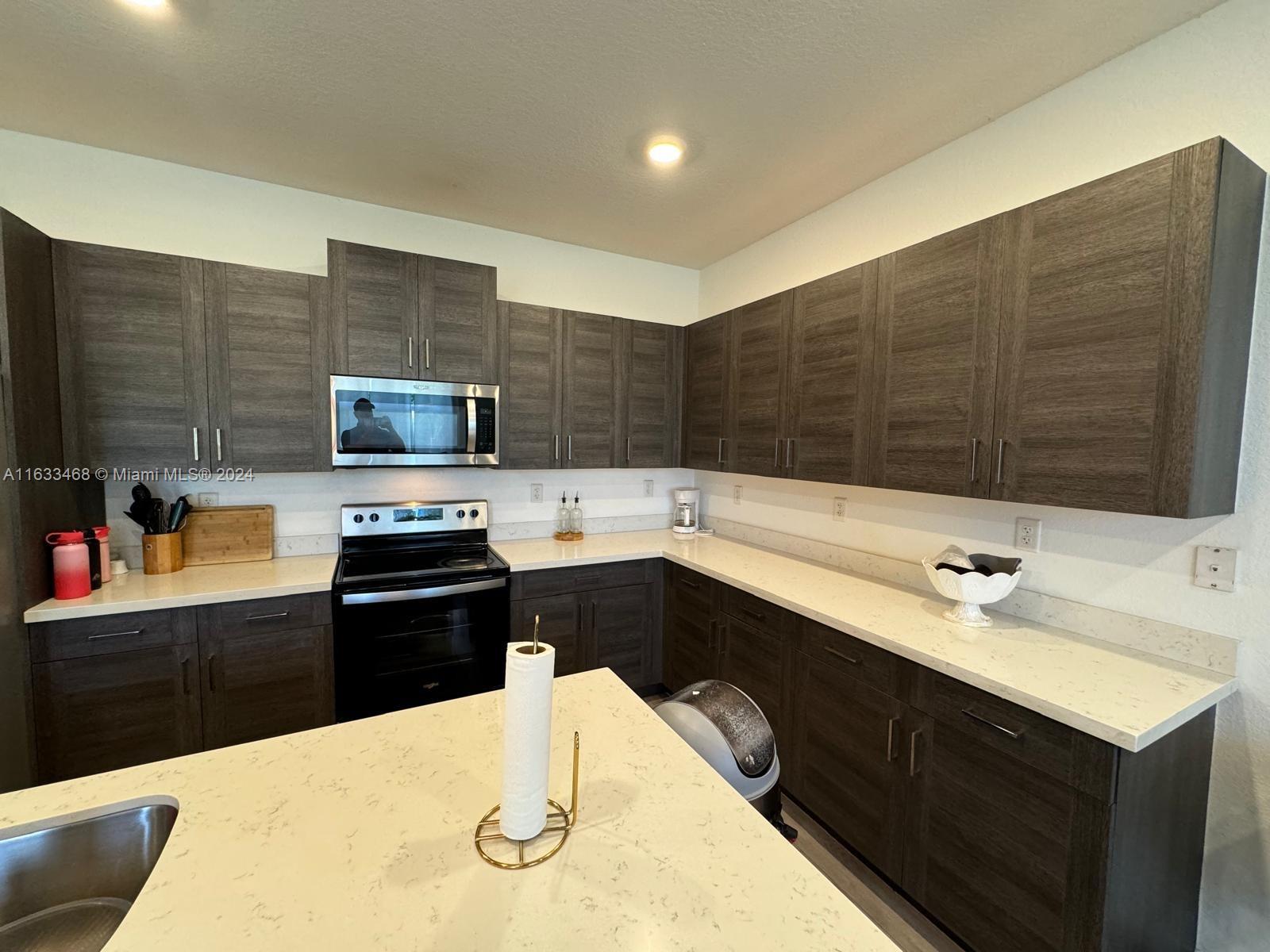 26948 Southwest 132 Ct Road Homestead, FL 33032 - Photo 11 of 34 Gallery Image 11