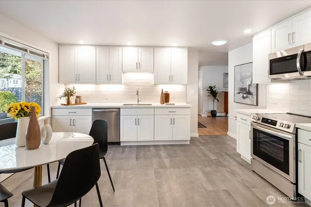 $898,000 | 8611 Holly Lane, Edmonds, WA 98026