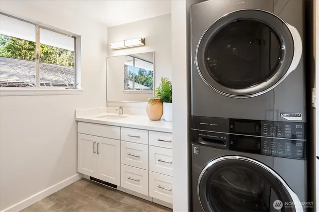 $898,000 | 8611 Holly Lane, Edmonds, WA 98026