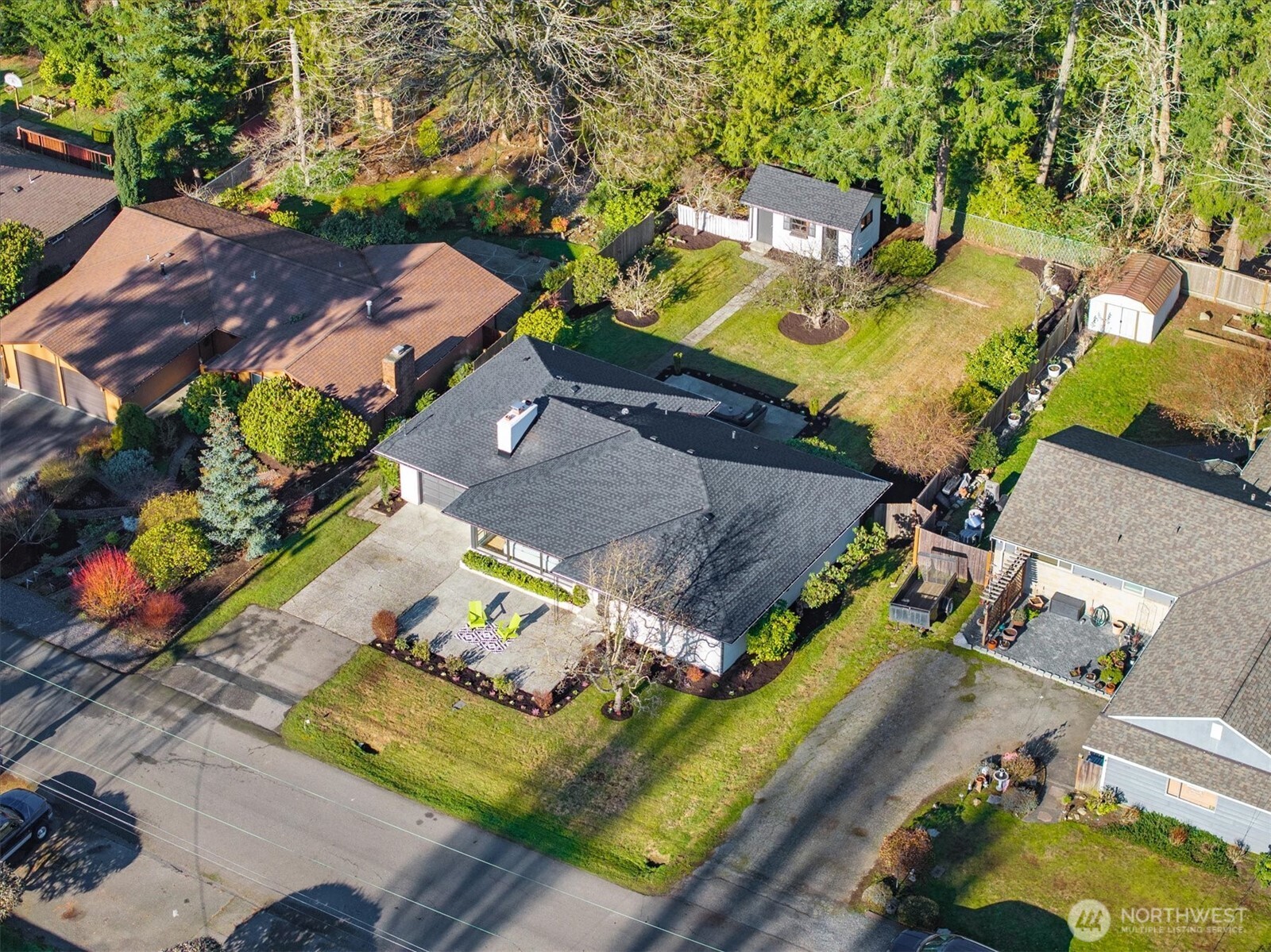 8611 Holly Lane Edmonds, WA 98026 - Photo 2 of 38