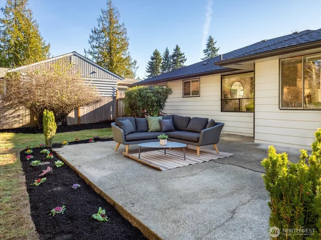 $898,000 | 8611 Holly Lane, Edmonds, WA 98026