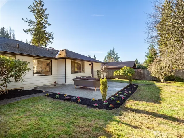 $898,000 | 8611 Holly Lane, Edmonds, WA 98026